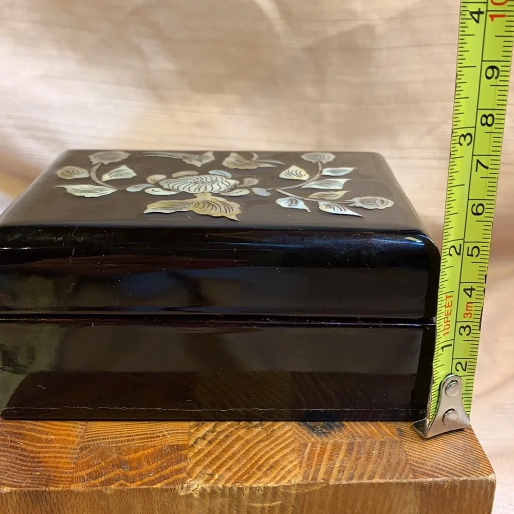 Mother of Pearl lacquered box vintage, antique
